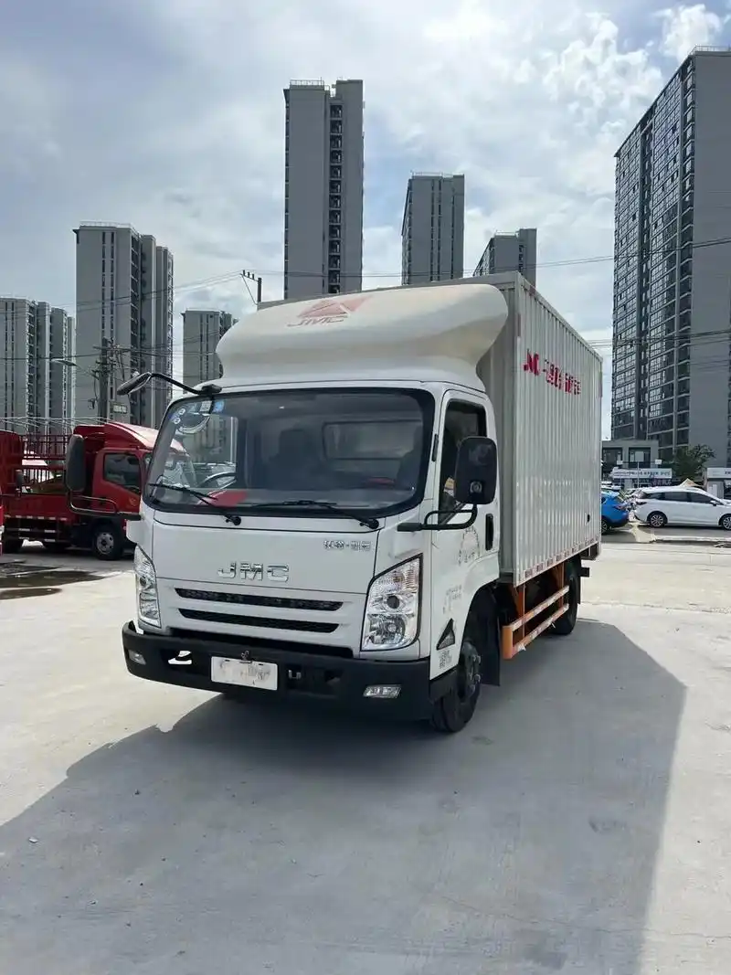 新到,江铃凯运4.2米厢式货车 上牌2019年,车厢外宽2. - 抖音