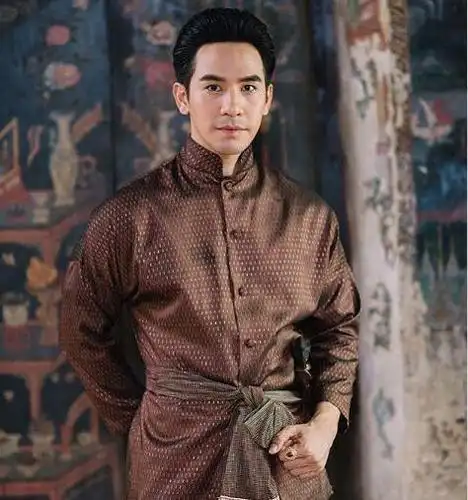 据说泰国传统服饰中的上衣,是把中国马褂和印度上衣混合,然后再增加