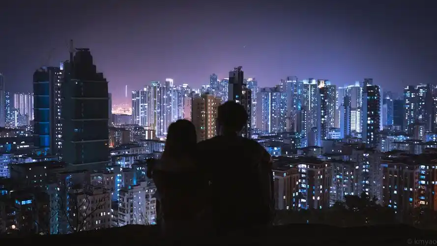 香港嘉顿山夜景一对甜蜜的小情侣