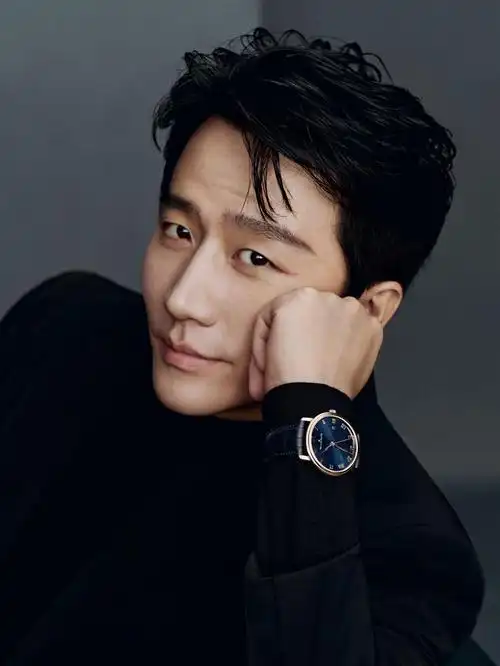 瑞士高级制表品牌宝珀blancpain宣布演员黄轩出任品牌大使,由黄轩主演