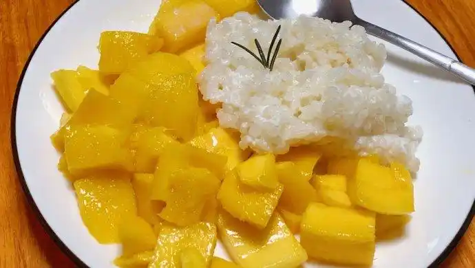 泰式芒果糯米饭的做法