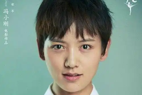 性格飒爽外形高挑有风情难怪李晓峰能从主持人转型冯女郎