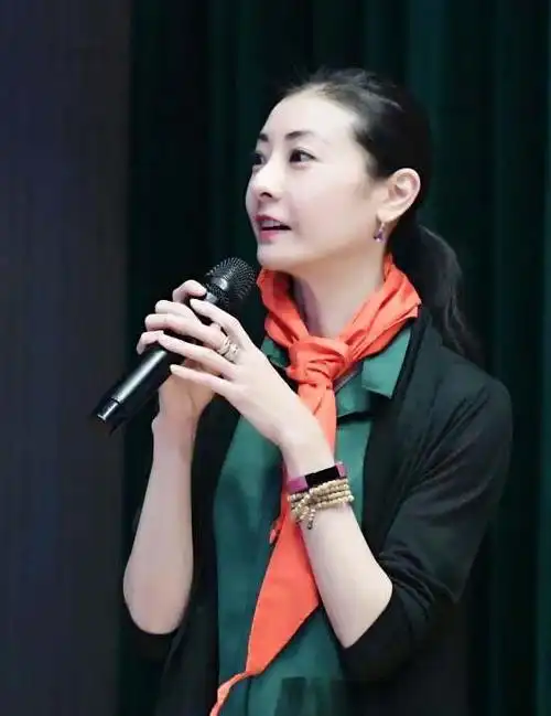 华人芭蕾舞传奇女神,气质比杨丽萍还要好,美得好高级_谭元元