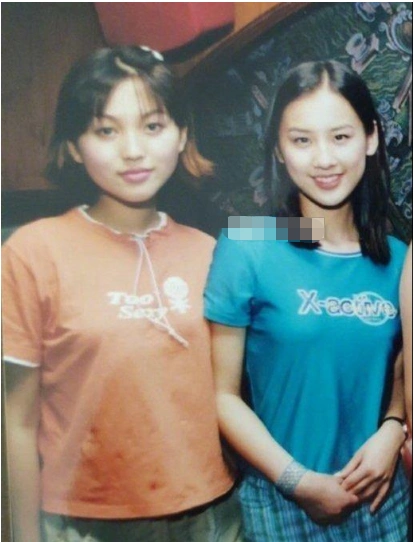 金莎自曝求黄圣依介绍男友,自愿帮其打光拍照,二人合照颜值俱高