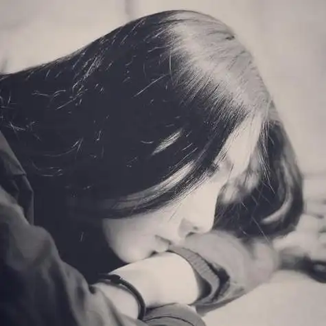 伤感的头像侧面女生高清 女生头像图片大全 -【爱个性】