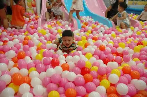 带孩子出去玩的时候,有些地方再好玩也尽量不让孩子去.