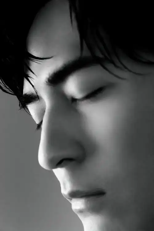 周渝民紧张到满头大汗#周渝民年轻时候的照片96,看着也是文艺型的