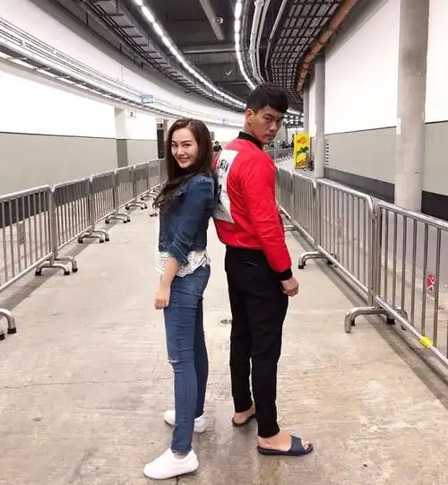 2次,娶黑帮大佬女儿人生再次逆袭|陈国坤|黄伊汶|王晶|演员_网易订阅