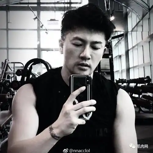 46岁苏有朋玩命健身网友们一个个笑到发疯