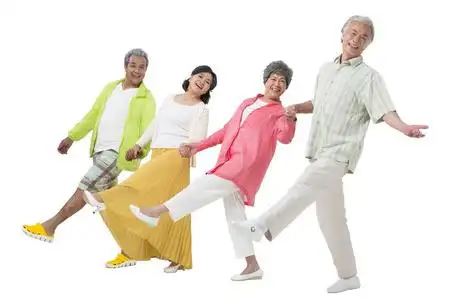 老人手抖快乐的老年人牵手散步照片