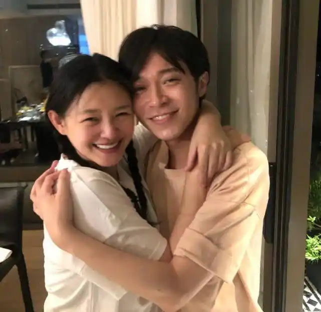 汪小菲生日,小s王力宏范晓萱等大咖出席,大s热情拥抱吴青峰_老婆