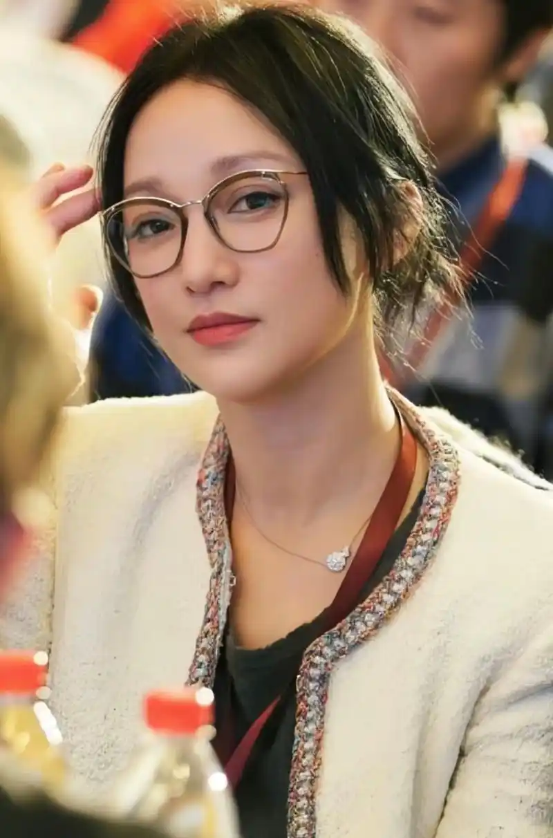 戴眼镜的周迅让高干文女主有了脸