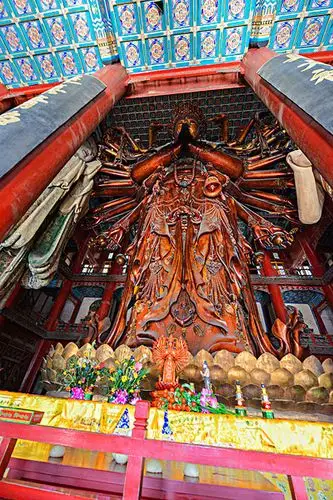 中国,河北,承德,普宁寺,大乘之阁,金漆木雕大佛,千手千眼观音菩萨像