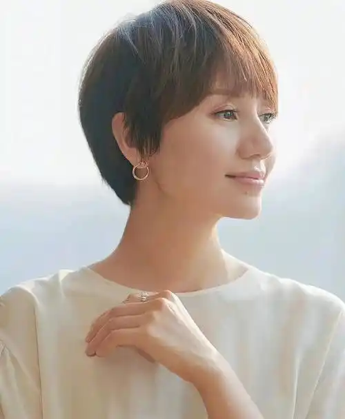 时尚减龄显脸小,适合40 女人_女性_发型_造型