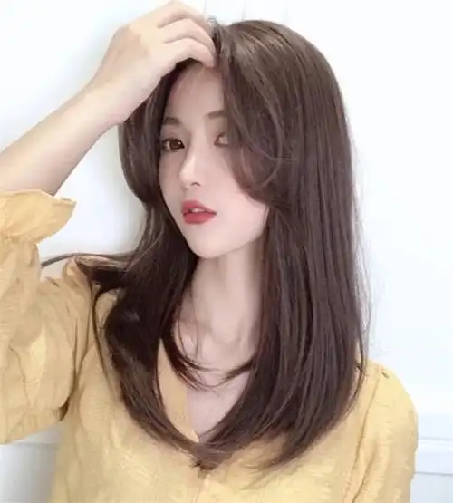 层次感中长发直发发型层次直发这样打理更自然