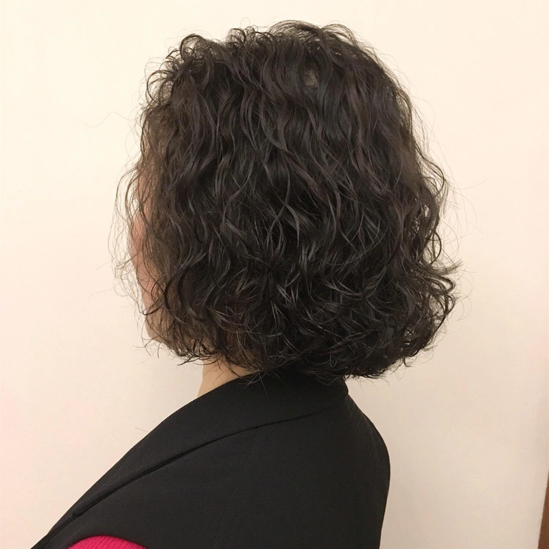 今年流行成熟复古风烫发,减龄又显气质|烫发|发型|发质_新浪新闻