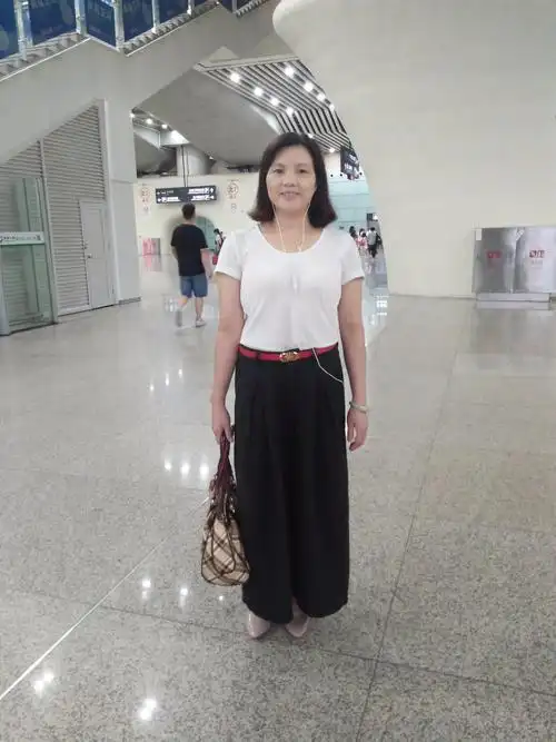 42岁离异女征婚照片(id:105388359)_广东深圳征婚交友_珍爱网