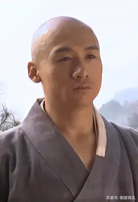 王语嫣的扮演者刘亦菲,彼时才16岁,碧玉年华,满脸的胶原蛋白.