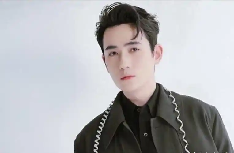 爆料称朱一龙可能已经隐婚,并且妻子是他的大学同学徐子瑄(原名郭啸)