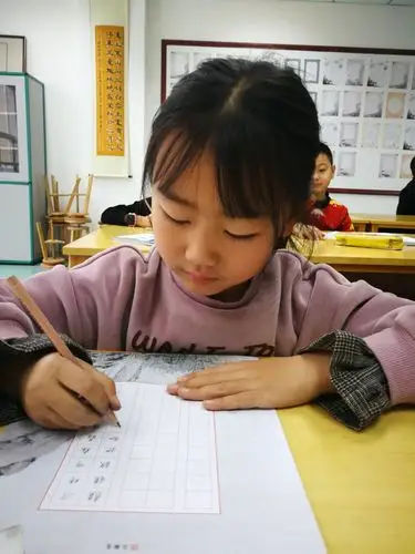 石河子青少年宫翰墨缘书法培训硬笔中级二班课堂回顾