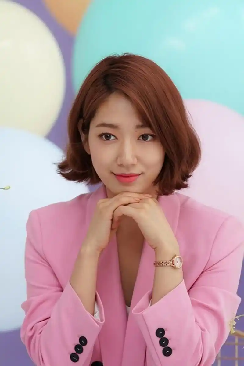 换发型的朴信惠好美!西装,连衣裙穿出气质,可御可甜是真女神