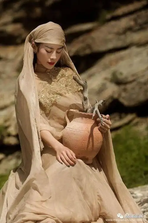 人像摄影:千年戈壁古城,远古楼兰女子