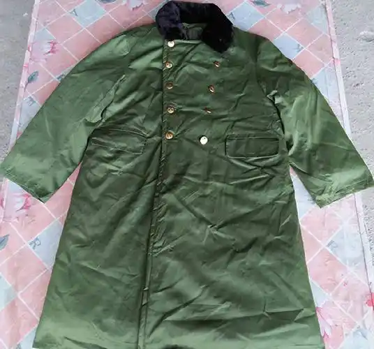 军大衣为啥突然火了?_穿着_军官_设计的