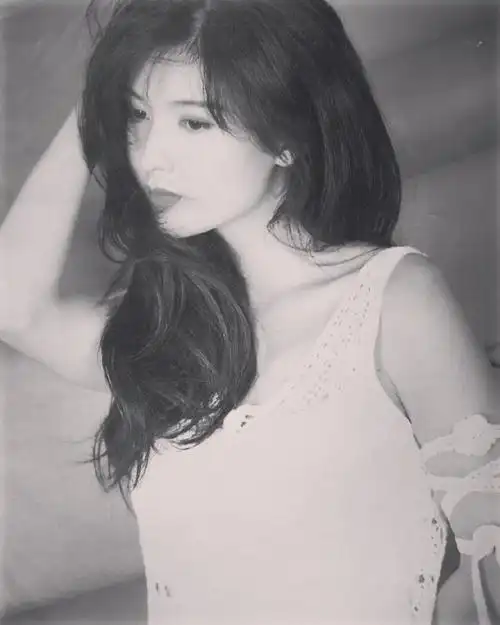 51岁周慧敏真实身材曝光,网友:胸小了 – shesay