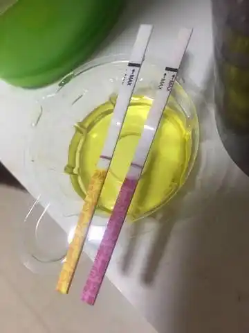 今天3月10号早孕试纸白板,验孕试纸一点点弱阳(图二两个的粉色的是