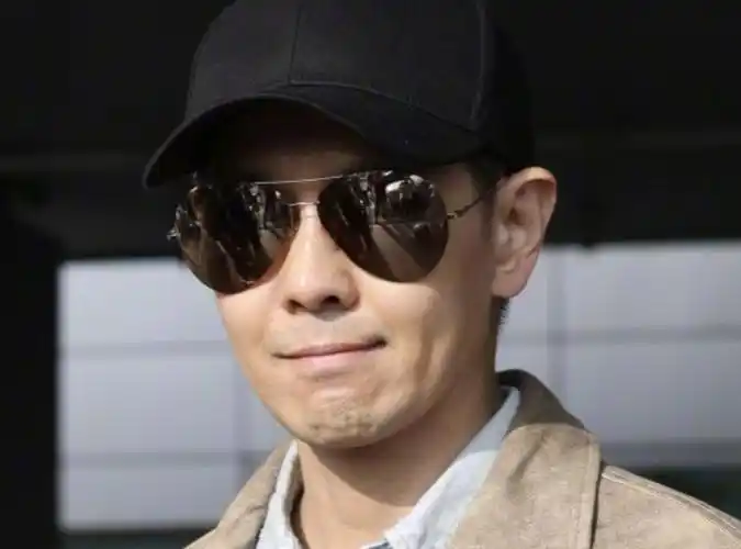 林志颖承认加盟《披哥3》,下巴特写坑洼不平,手术疤痕疑曝光_腾讯新闻