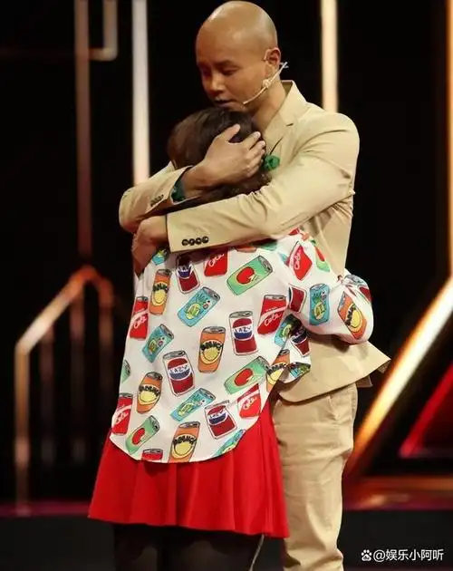 乐嘉近况被曝:移居美国,喝天价矿泉水,他走上了另外一条路