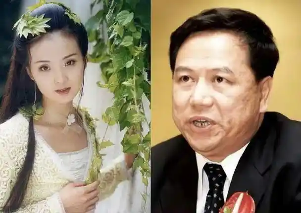 王艳儿子母亲节给妈妈送花球球长相越来越帅气却意外曝光豪宅