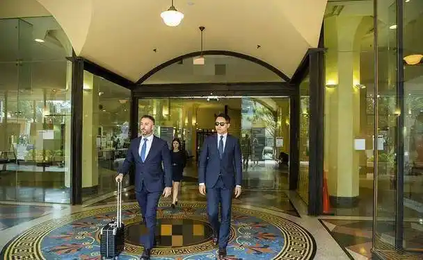 原创高云翔太拽了吧186身高穿西装气场超男模庭审现场自信又从容