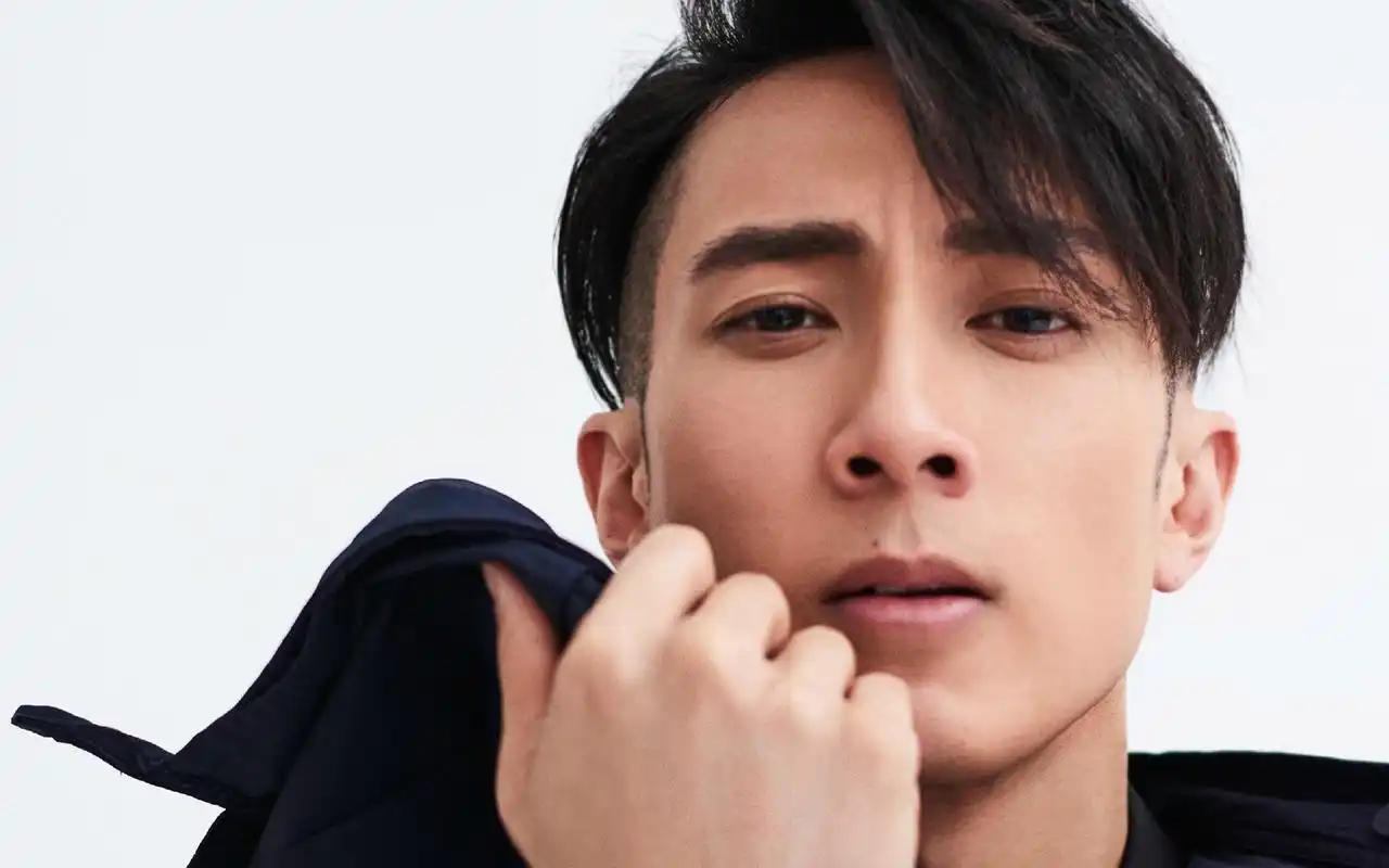 吴尊黑白帅气高清桌面壁纸