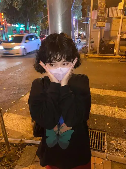 热乎的新发型短发羊毛卷