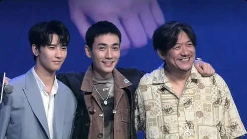 《重启》举办主创发布会,铁三角再相聚朱一龙乐开花!