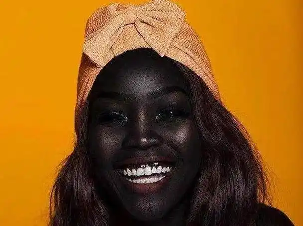 明明黑色比白色吸热,为什么非洲人的肤色却是黑的?不怕热玛?