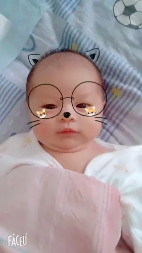 小可爱出生1至7天