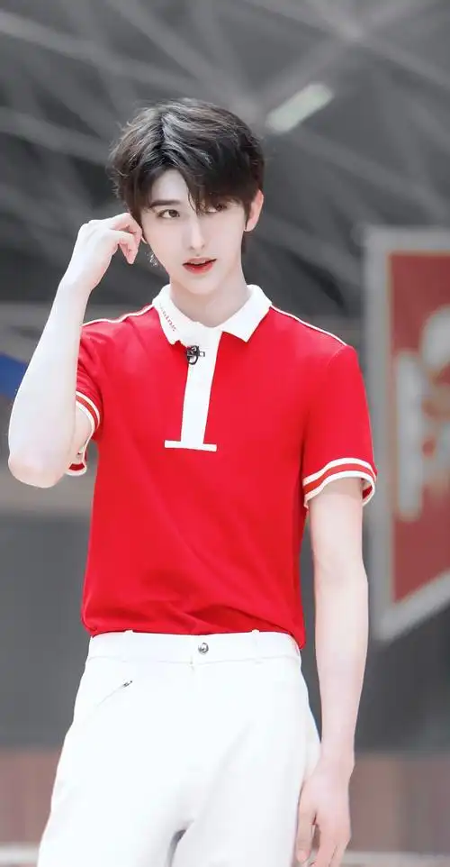 蔡徐坤跑男一些腮红小猪头