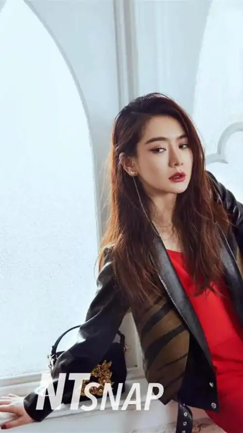 高冷女王戚薇高清手机壁纸