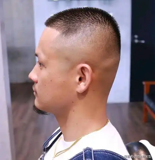 别再剃光头了,这10款发型帅气又显年轻_头发_长度_头顶