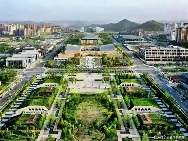 削山造城,陕北延安历时近10年,造成了一座山顶新城