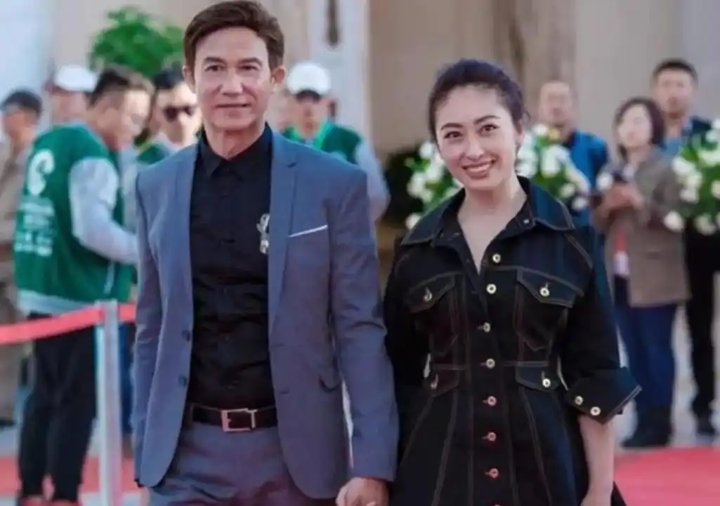 李子雄为小23岁娇妻庆生