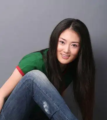 陈洁本质纯朴真诚她的好品质使她在圈内赢得了极好的口碑