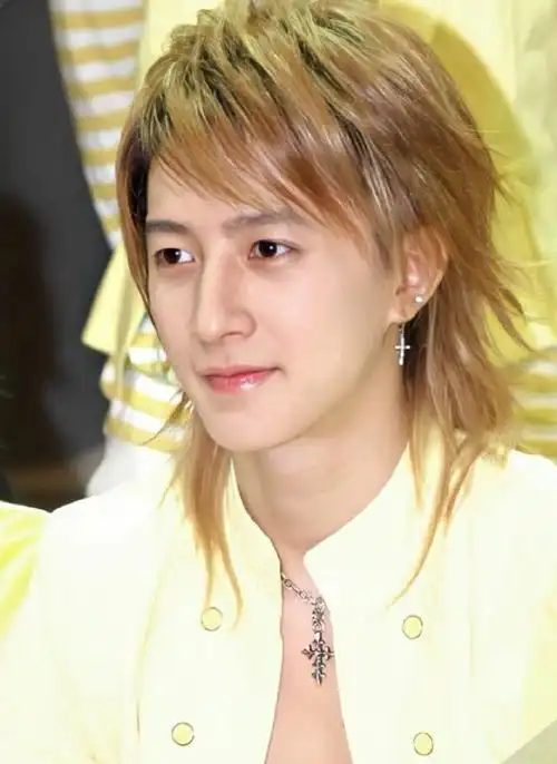 最近震惊八百年的事是韩庚年轻时候竟然这么帅!