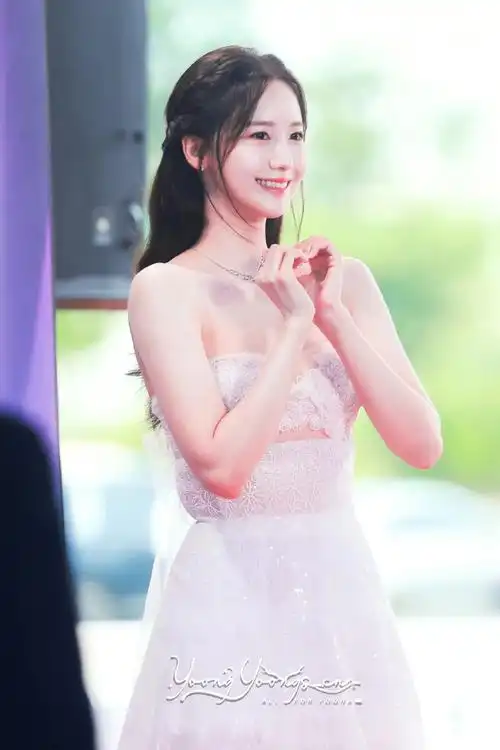 林允儿演员出道十七周年快乐