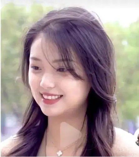 又一校花通过采访走红,可惜满屏都是炒作痕迹|章泽天|李安琪|娱乐圈