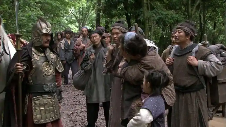 大南迁:义军半路抢难民,黄巢路过厉声喝止,把犯事士兵军法处置
