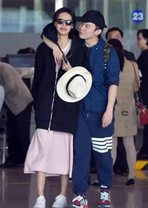 孙怡产后董子健做人肉拐杖这身高真希望董小姐不要被遗传了