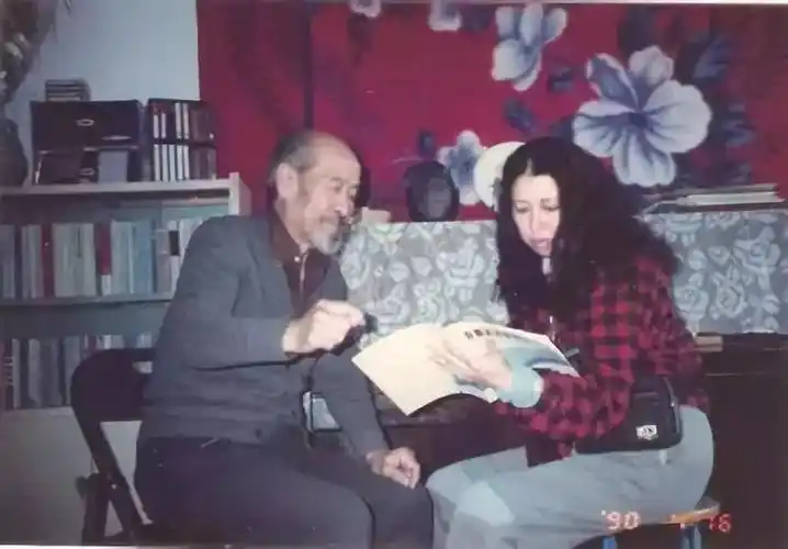 三毛47岁时爱上77岁的王洛宾,却在4个月后写下绝笔信,自缢身亡_卓玛